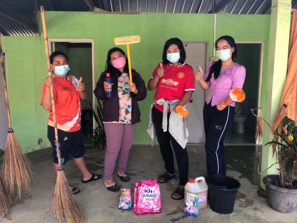 เทศบาลตำบลรัตนวารีศรีเจริญร่วมกับสมาชิก อถล. ร่วมกันล้างห้องน้ำสาธารณะ ต้อนรับวันสงกรานต์